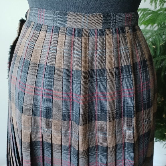 Vintage Plaid Wool Skirt - Picture 9 of 11